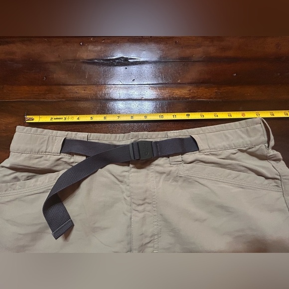 The North Face Conversion Pants (missing the bottom pieces) Size Med. - Picture 4 of 9